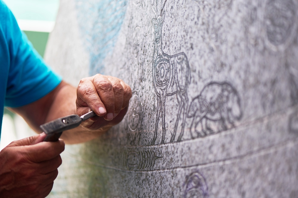 Steinbearbeitung - Traditionelle Schnitztechnik von David Seven Deers